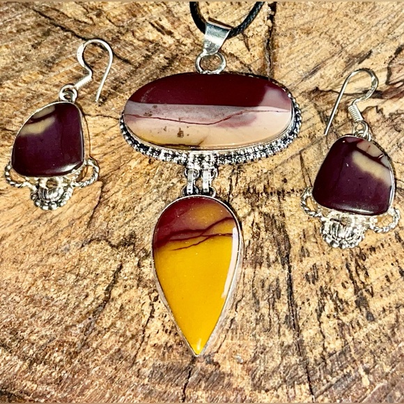 Burgundy & Mustard Mookaite Jasper Pendant & Earringd - Picture 7 of 8
